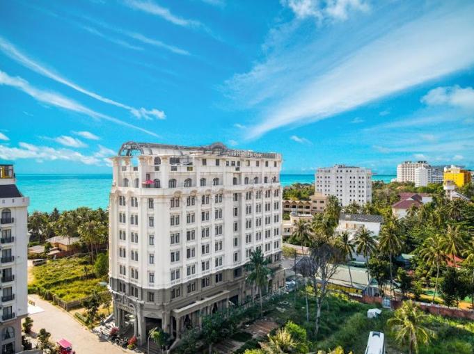 AVS Hotel Phu Quoc: Vị trí, kiến trúc, tiện ích, giá bán các hạng phòng & đơn vị uy tín