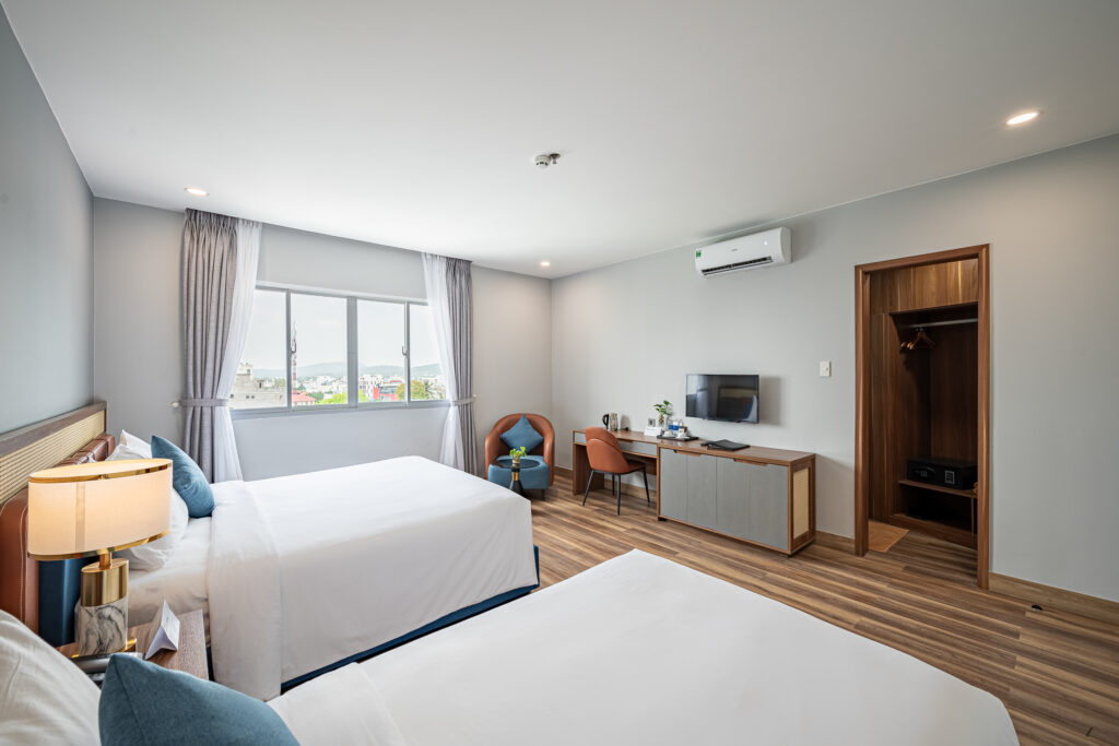 DELUXE TRIPLE OCEAN VIEW 03
