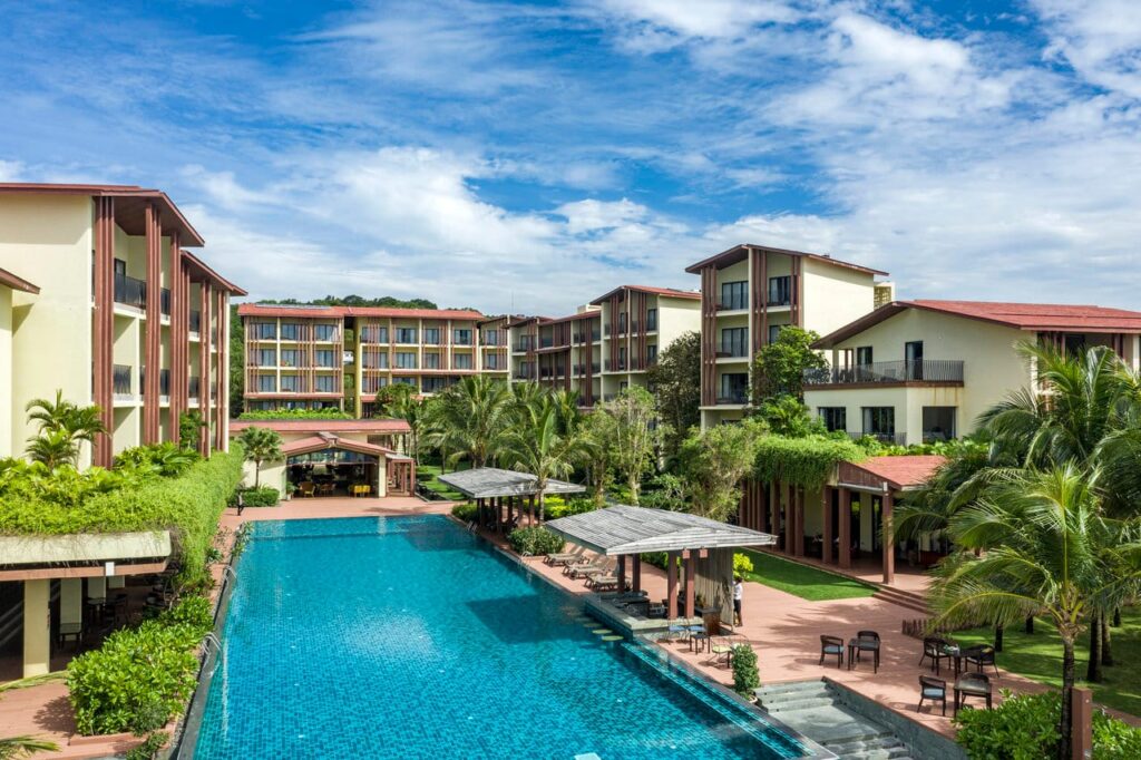 Dusit Princess Moonrise Beach Resort: Vị trí, tiện ích, giá bán các hạng phòng & đơn vị uy tín