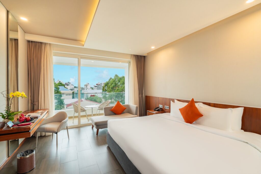 phong Classic City View King Bed1