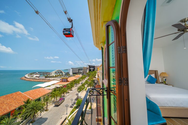 Roma Hotel Phu Quoc: Vị trí, tiện ích, giá bán, kinh nghiệm đặt phòng và đơn vị uy tín 9 KING OCEAN ROMA 4 768x512 1
