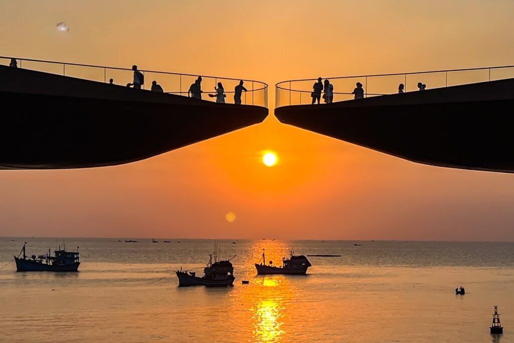 Sunset Town (Thị Trấn Hoàng Hôn ): Vị trí, điểm thu hút, kinh nghiệm du lịch và chọn tour