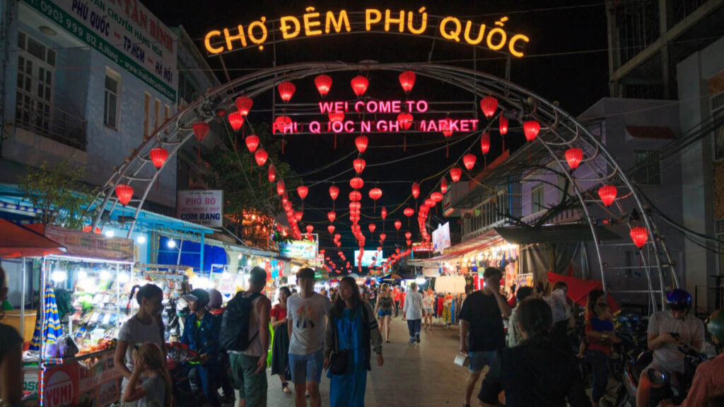 Khám phá Chợ đêm Phú Quốc trong tour 3 ngày 2 đêm: Kinh nghiệm mua hàng và múi giờ vàng vui chơi dạt dào năng lượng